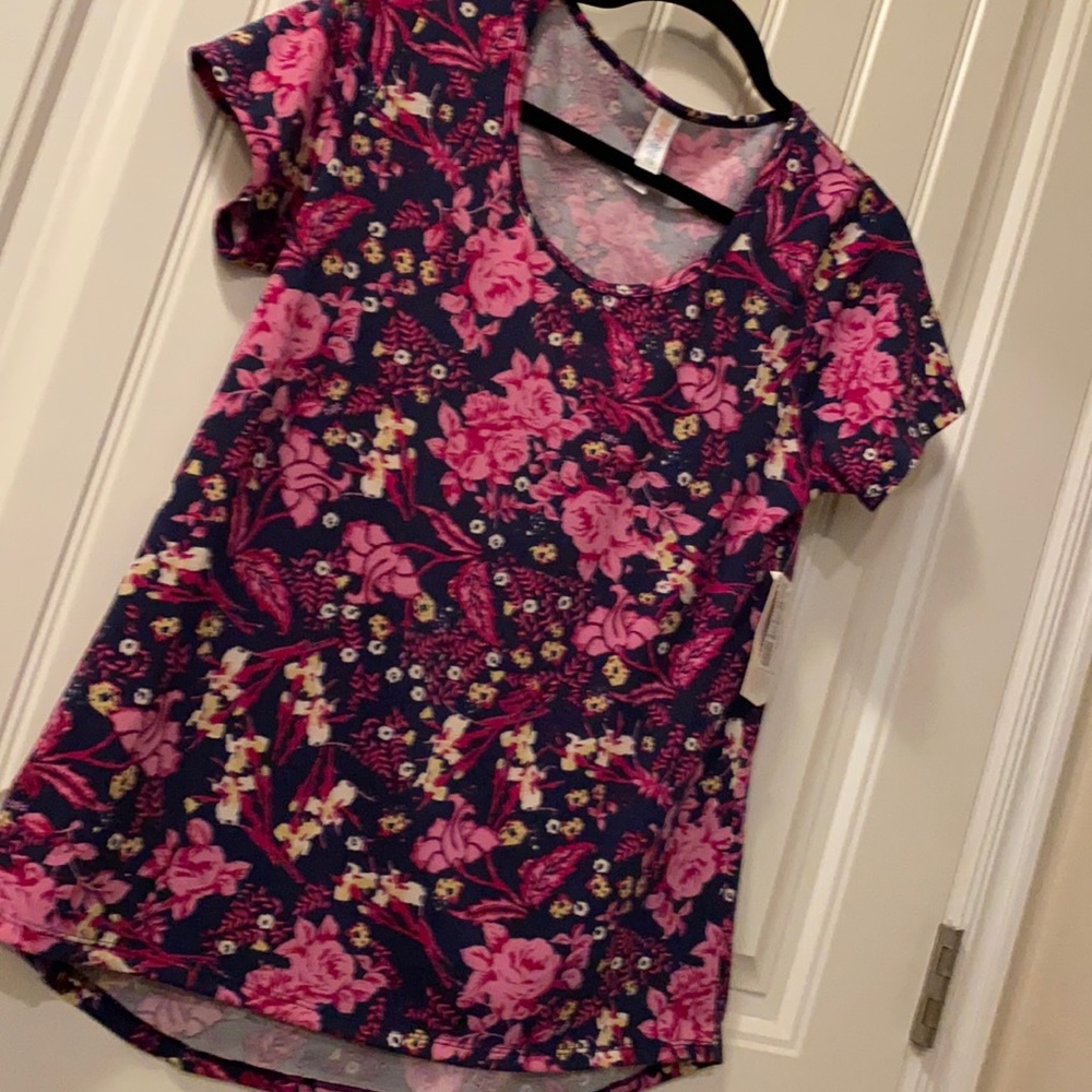LulaRoe Classic T XS Navy background